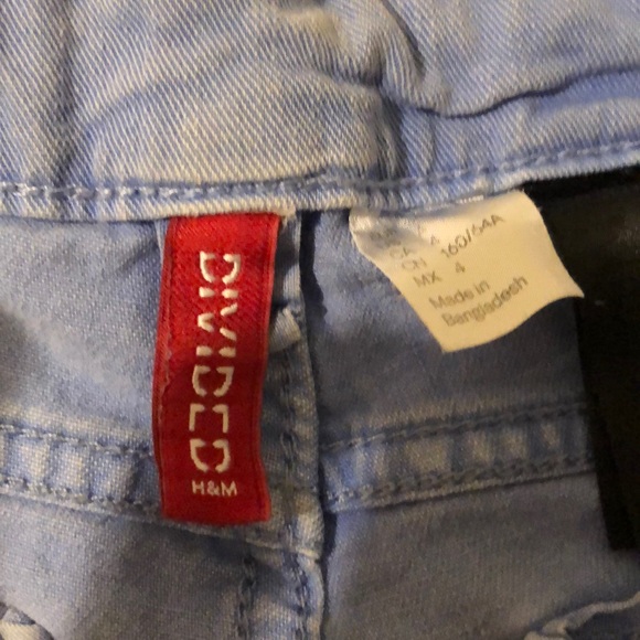 Shorts - Picture 3 of 4